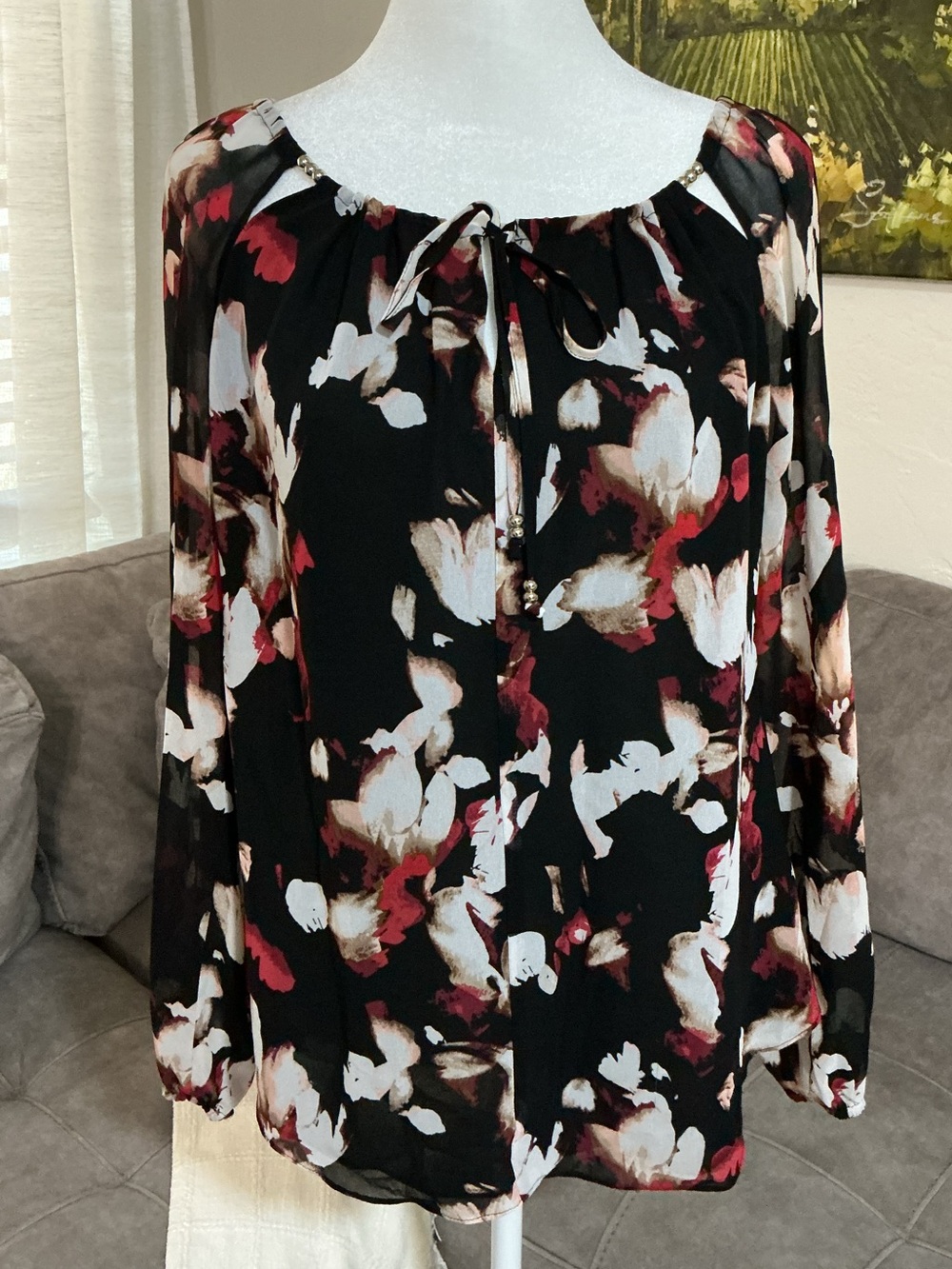 Stunning White House Black Market Floral Chiffon Blouse – Size 6